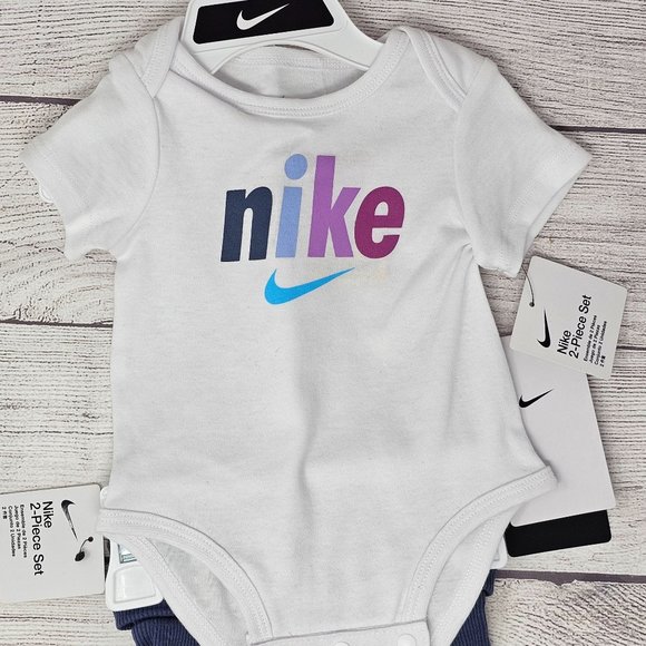 NWT! Nike Baby 2 Piece Set Size 3 months - Picture 1 of 7